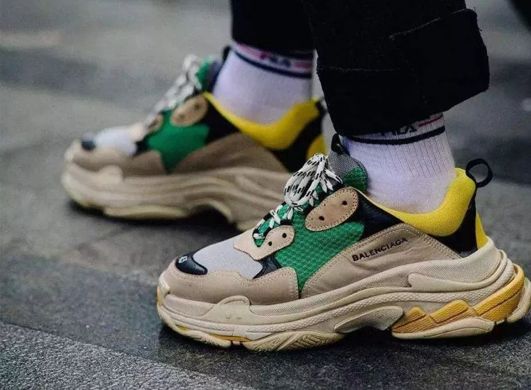 耐克阿迪专卖店的鞋是假的吗,阿迪耐克折扣真的假的