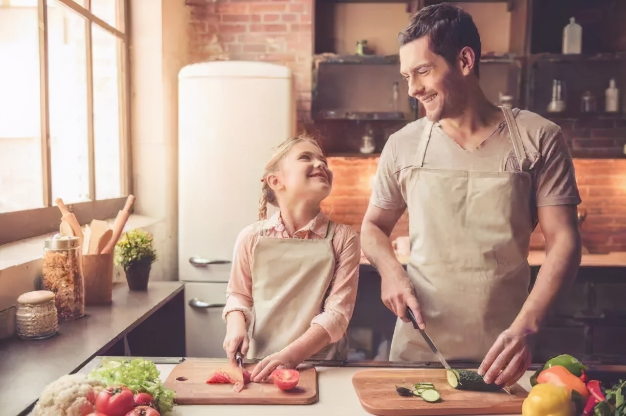 幼儿园孩子吃饭边吃边玩怎么解决,如何改掉小朋友边吃边玩的坏习惯
