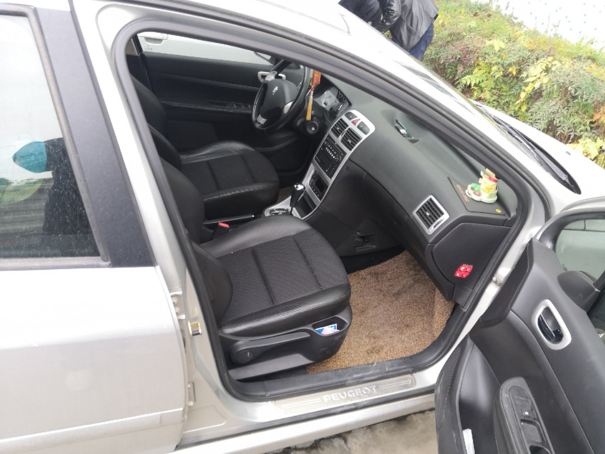 标致307两厢自动1.6驾驶感受,307原地烧胎