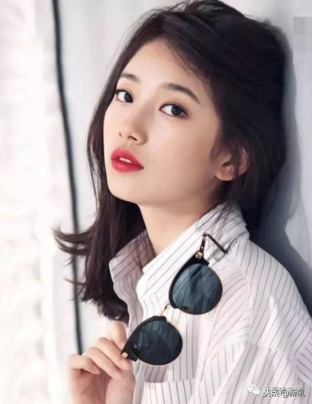 谭松韵蓬松的头,谭松韵摘掉眼镜打扮后惊艳出场