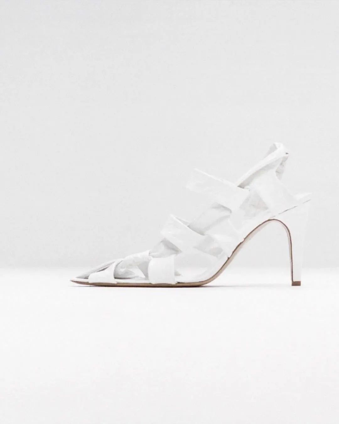 今年最火的4款凉鞋清爽又时髦,一双土到极致的凉鞋就是潮