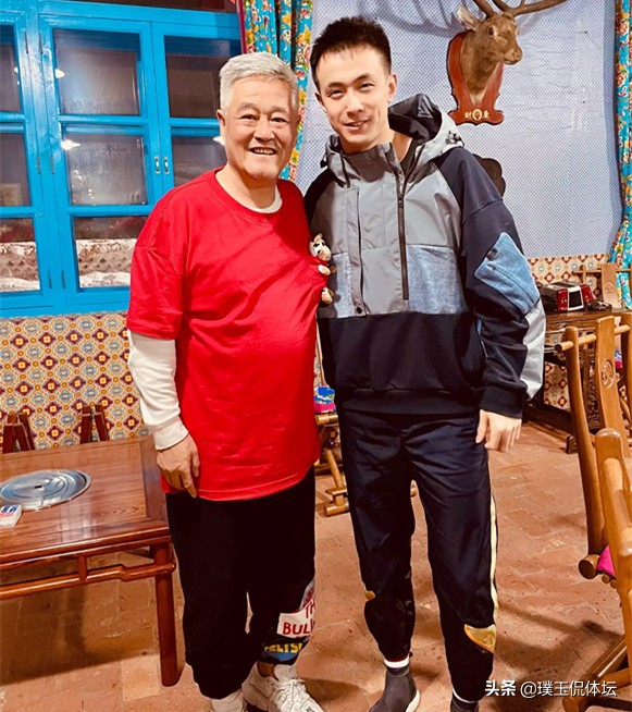 周琦赵继伟合影,赵继伟晒周琦国青队