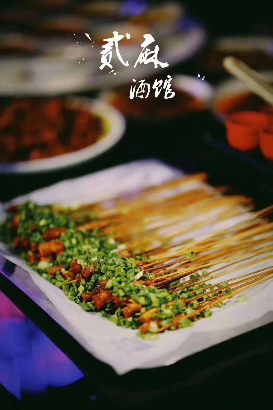 再也不用飞成都了！明星都超爱的贰麻酒馆青岛盛大开业
