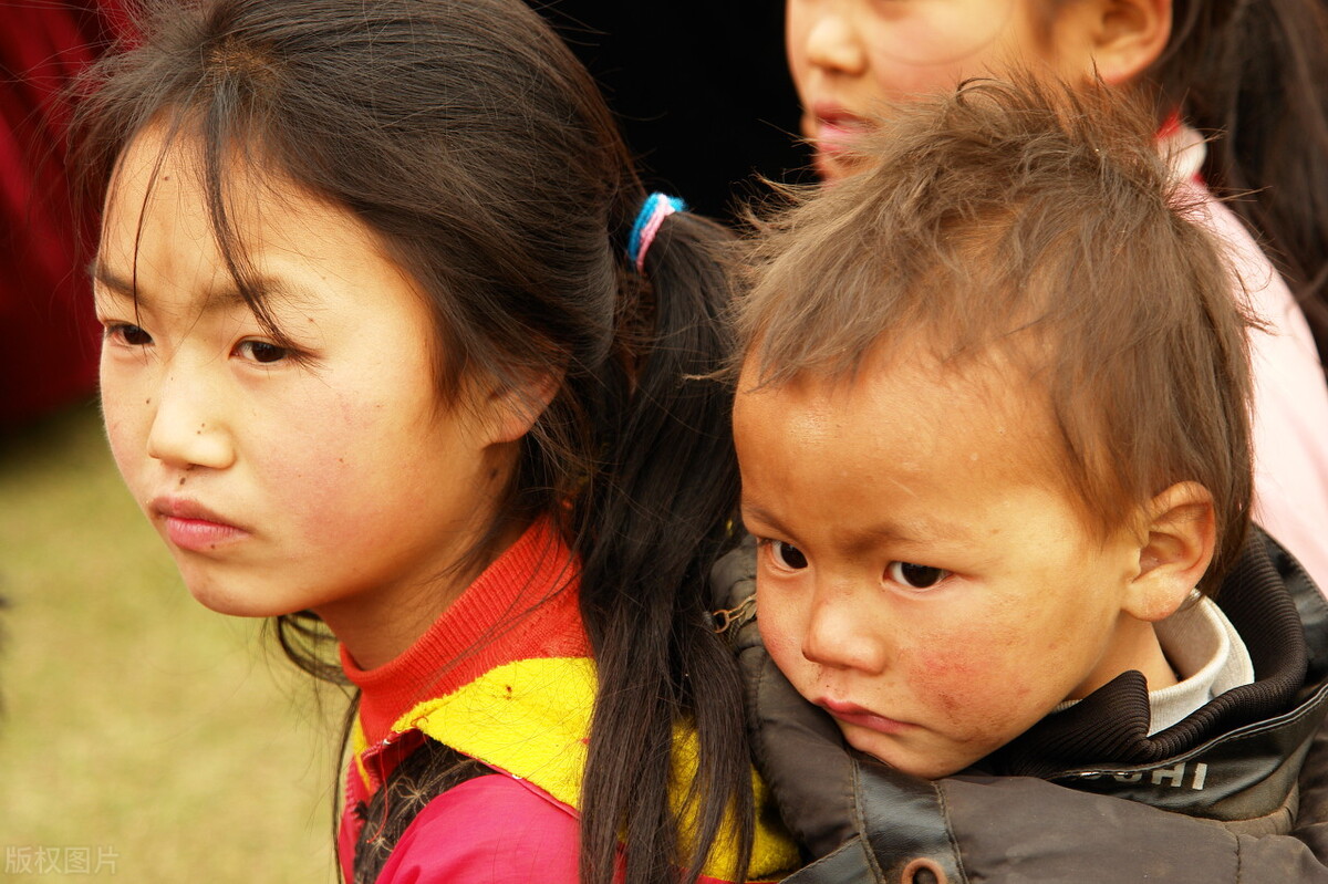 我翻了6千条评论，找了38个故事，为你呈现真实的中国姐弟关系