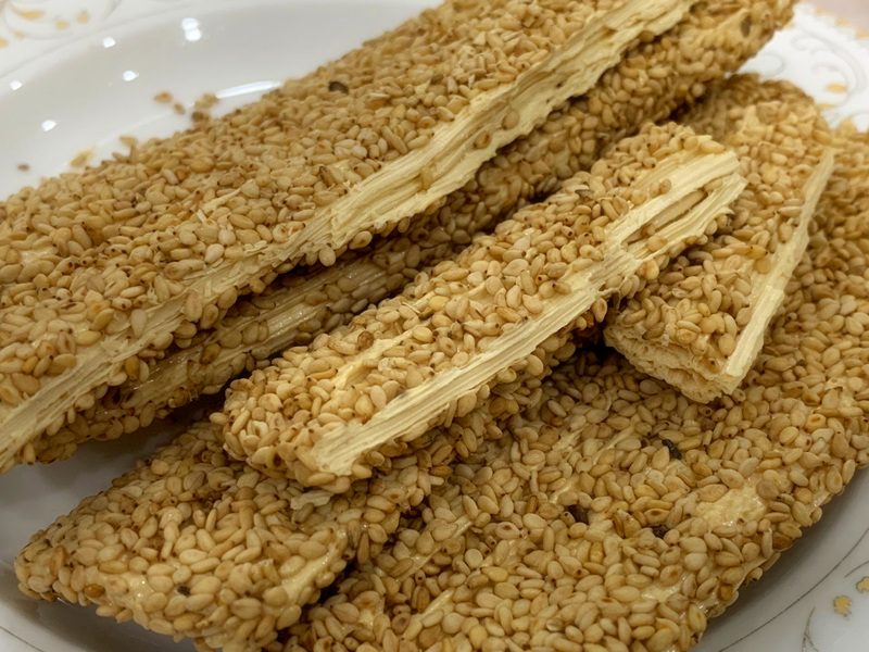 这种糖只有北方才有卖，香甜不粘牙，吃多牙不疼，老人孩子都爱吃