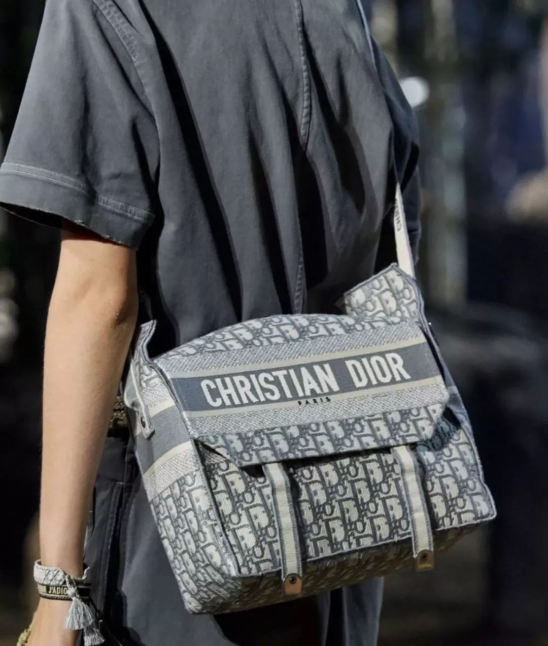 dior值得买的马鞍包是哪款,dior最好的十款包
