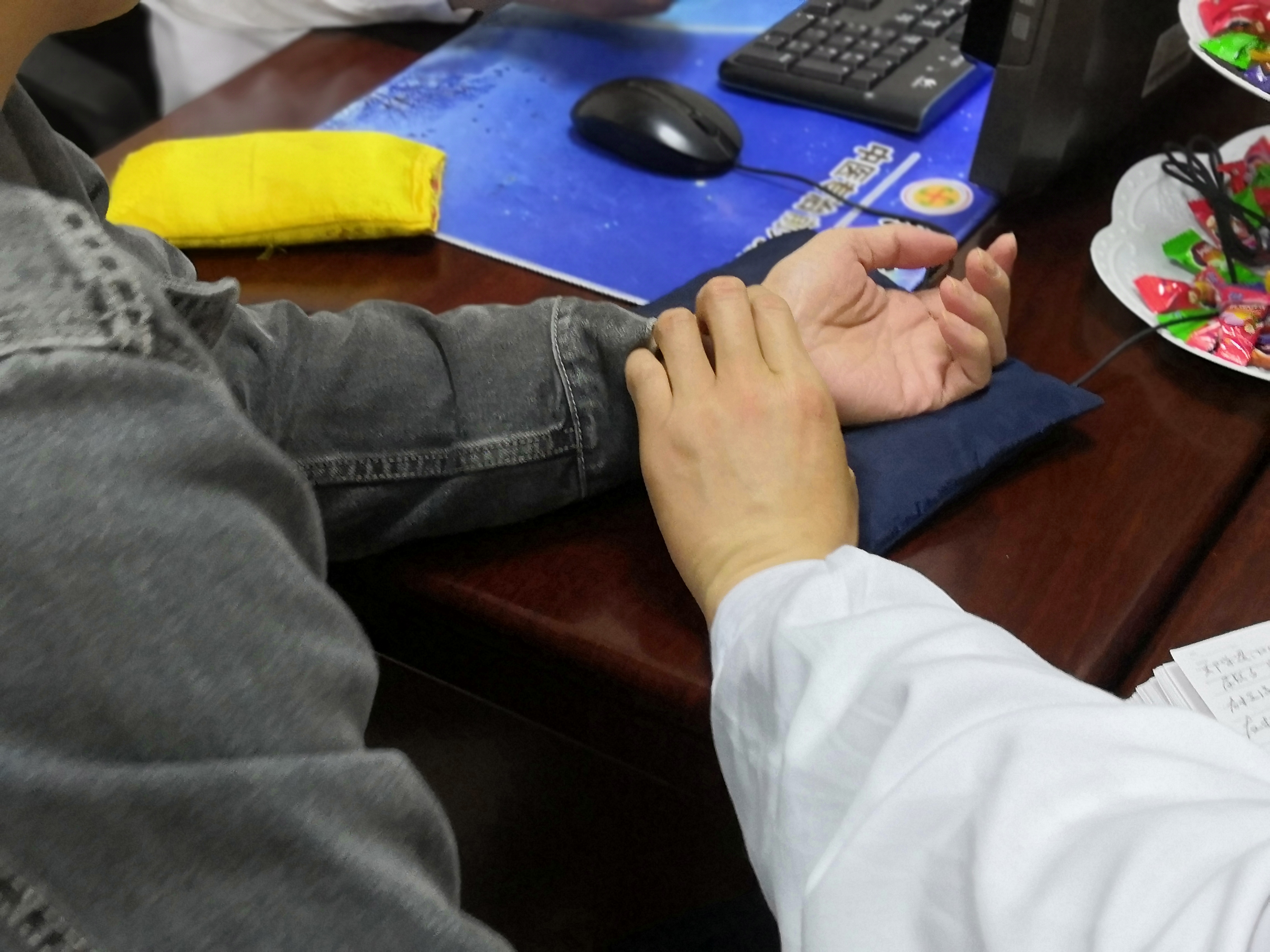 尿频尿急小腹坠胀和肾有关系吗,前列腺炎小腹坠胀尿频怎么回事