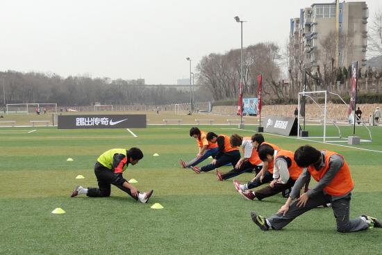 青少年足球跑位训练方法,足球训练跑位教学儿童