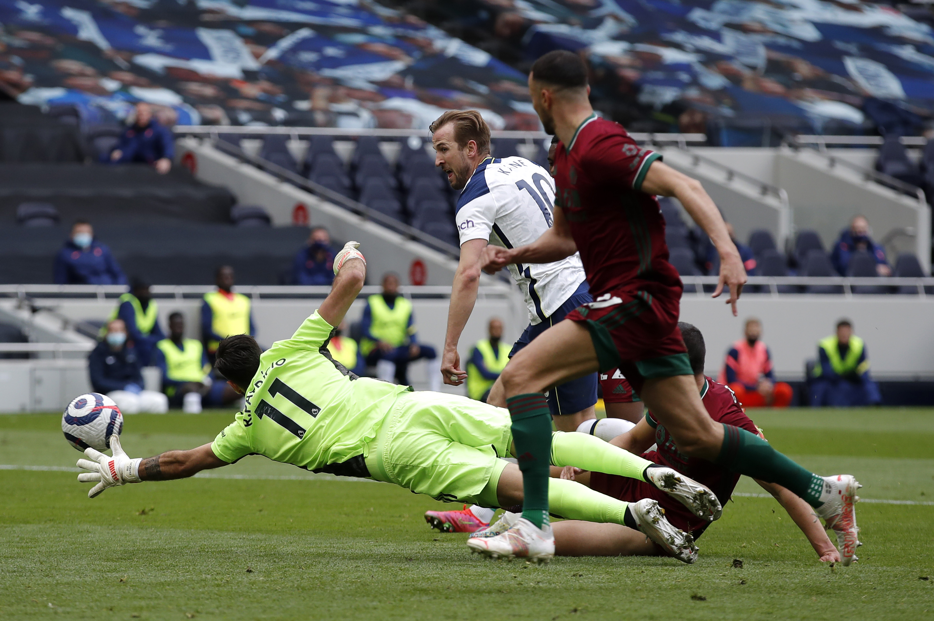 热刺6:1曼联凯恩,热刺决赛前解雇穆帅凯恩