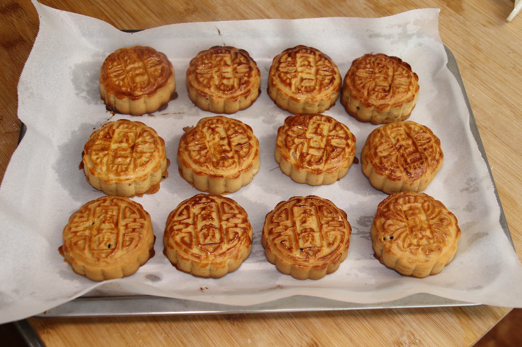 五仁月饼从和面到做的方法,老式五仁月饼馅料最佳配方和做法