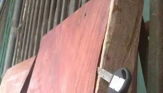 古佰年红木家具贴皮,贴皮红木家具如何鉴别