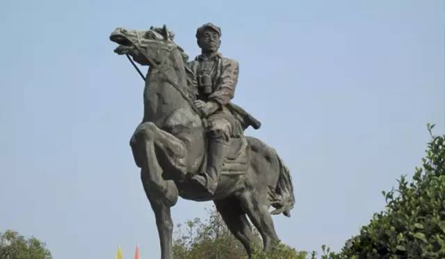 三*长首**征诗词,展现红军气概:毛主席随手写下,便成千古佳作