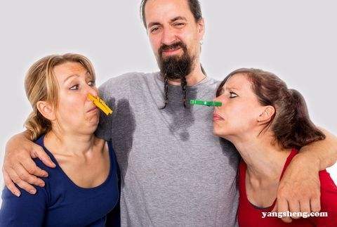 听说真正爱你的人更容易先离开你,听说爱你的人会在意你的感受