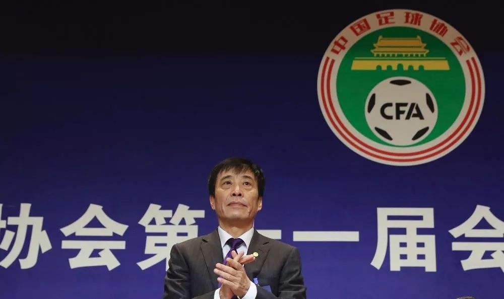 无可奈何，连越南也来讽刺中国足球，直言重金邀请归化球员不实际