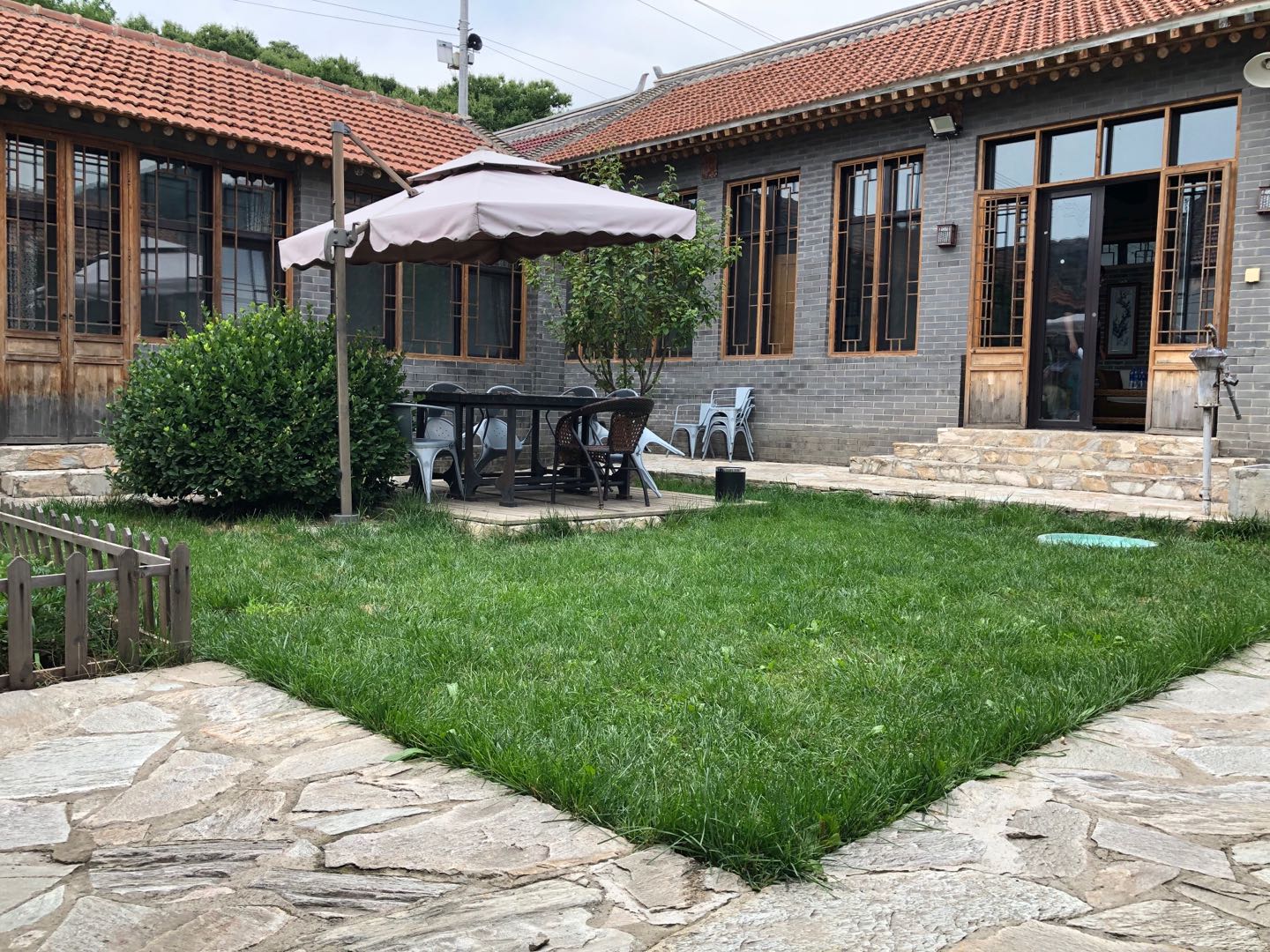 加盟知名品牌遇疫情，开宝马拉滴滴半年后，北京农村租院开民宿