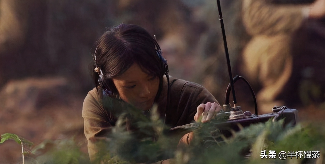 「说谍」战火青春，新四军少女电台力挽狂澜，真女兵绝不搔首弄姿