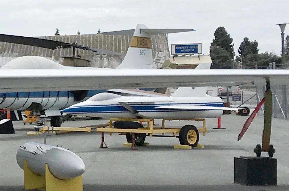 美国b-2轰炸机驾驶舱里面有什么,美国b-2轰炸机隐身视频