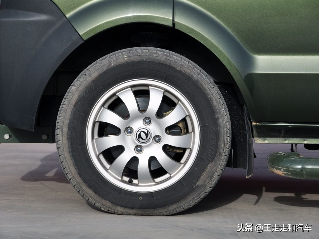 吉姆尼军绿版视频,吉姆尼军绿色小越野车