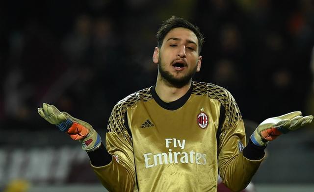 里贝里摔倒,里贝里被踹