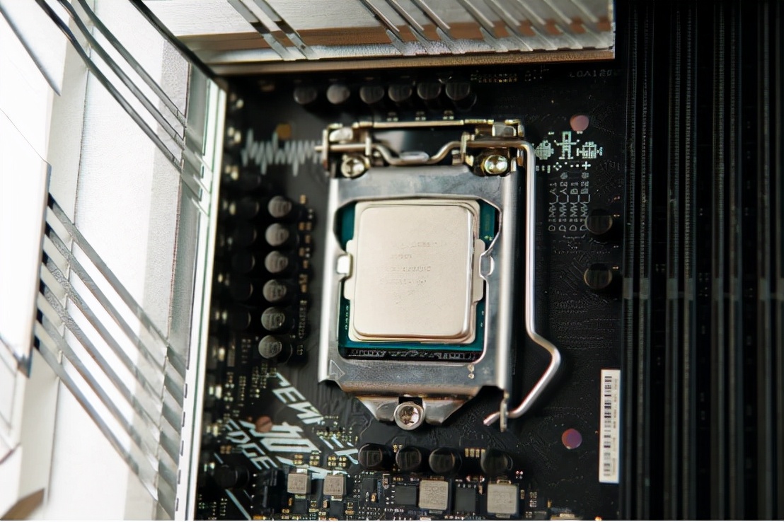 九州风神AK620数显版风冷散热器,九州风神ak620对比追风者t6