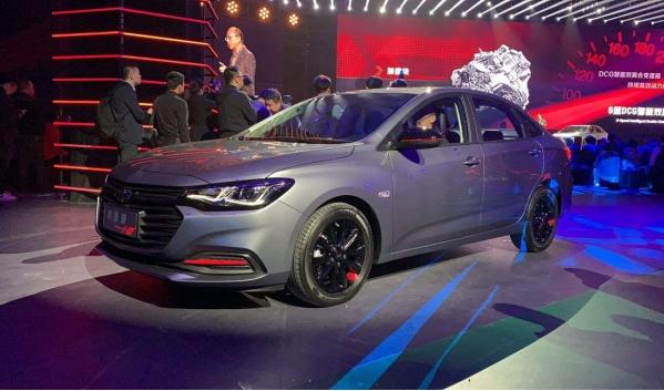 雪佛兰科鲁泽rs-330t轻混三缸20款,雪佛兰科鲁泽22款1.5l自动320悦享