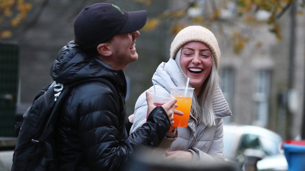 英国nhs治疗肺炎,英国疫苗入境政策