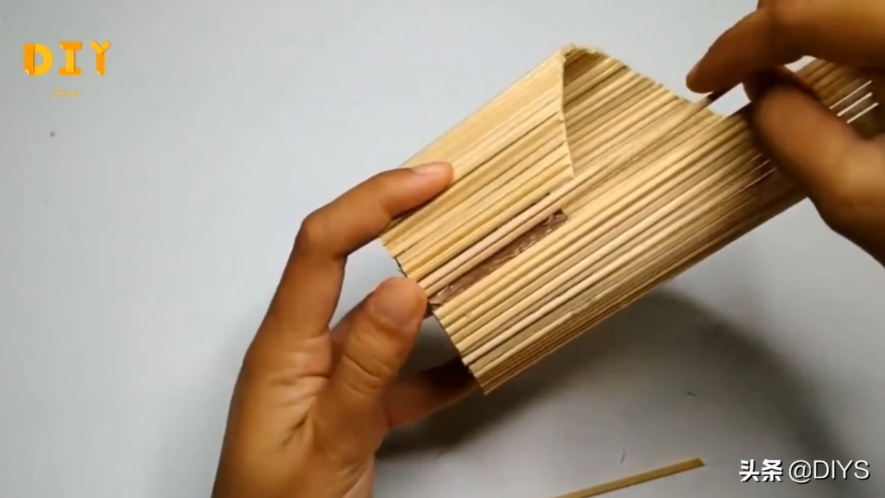 如何制作小花篮最简单的,简易竹签花篮手工制作视频