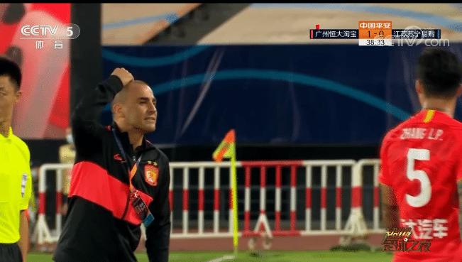卡纳瓦罗让张琳芃用脑子踢球,卡纳瓦罗指责张琳芃踢球不动脑