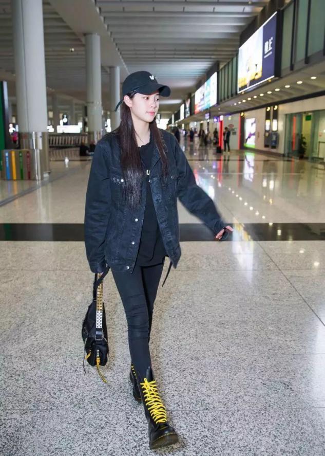 搭配短靴显瘦的又时髦的裤子,秋冬短靴配裙子轻松显气质