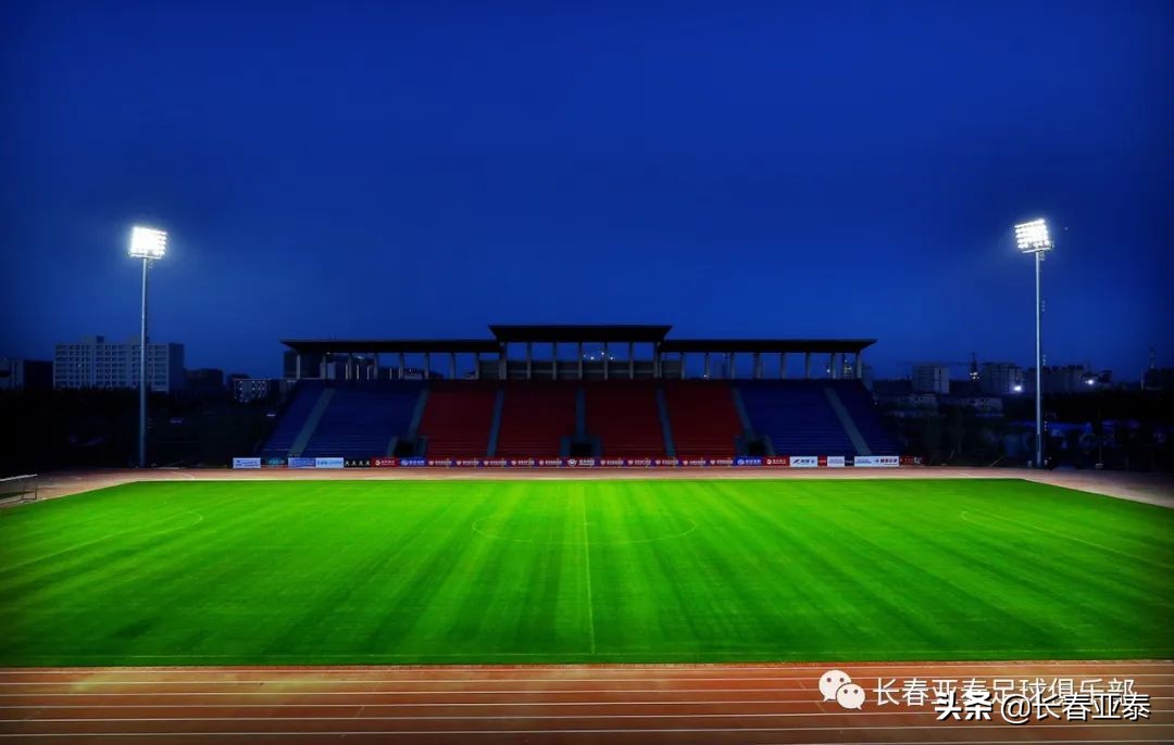 吉林长春伊通河灯光秀,长春亚泰南岭体育场夜景