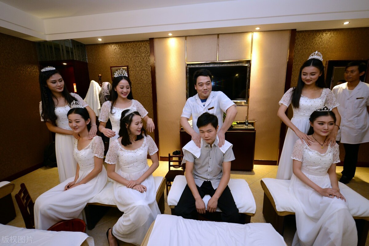 足浴店三人行一人免单活动,足浴店2人同行一人免单活动