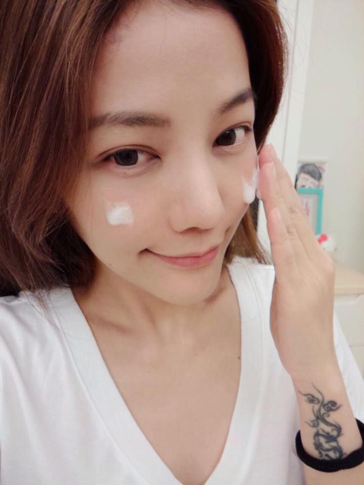 最自豪自己的完美腰线!许路儿不藏私分享有感瘦腰3招