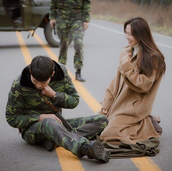 孙艺珍玄彬爱的迫降最后花絮,玄彬孙艺珍爱的迫降花絮抱抱