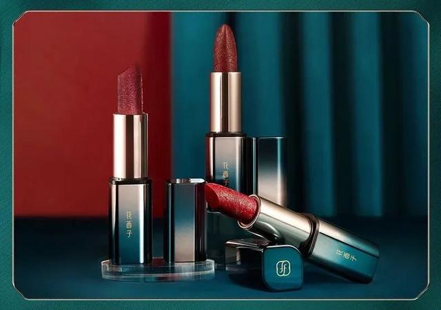 被李佳琦捧火的化妆品，没想到包装成了国潮风