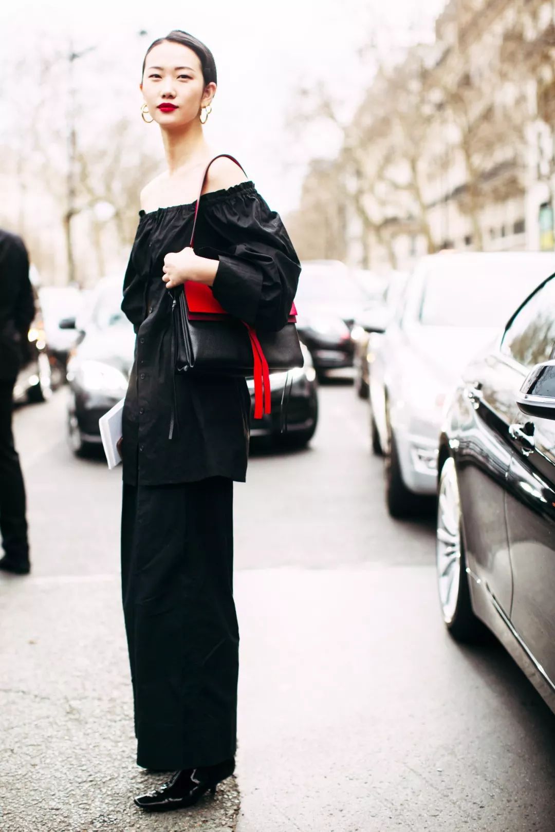 秦岚穿露脐装亮相又美又飒,秦岚深v礼服露背