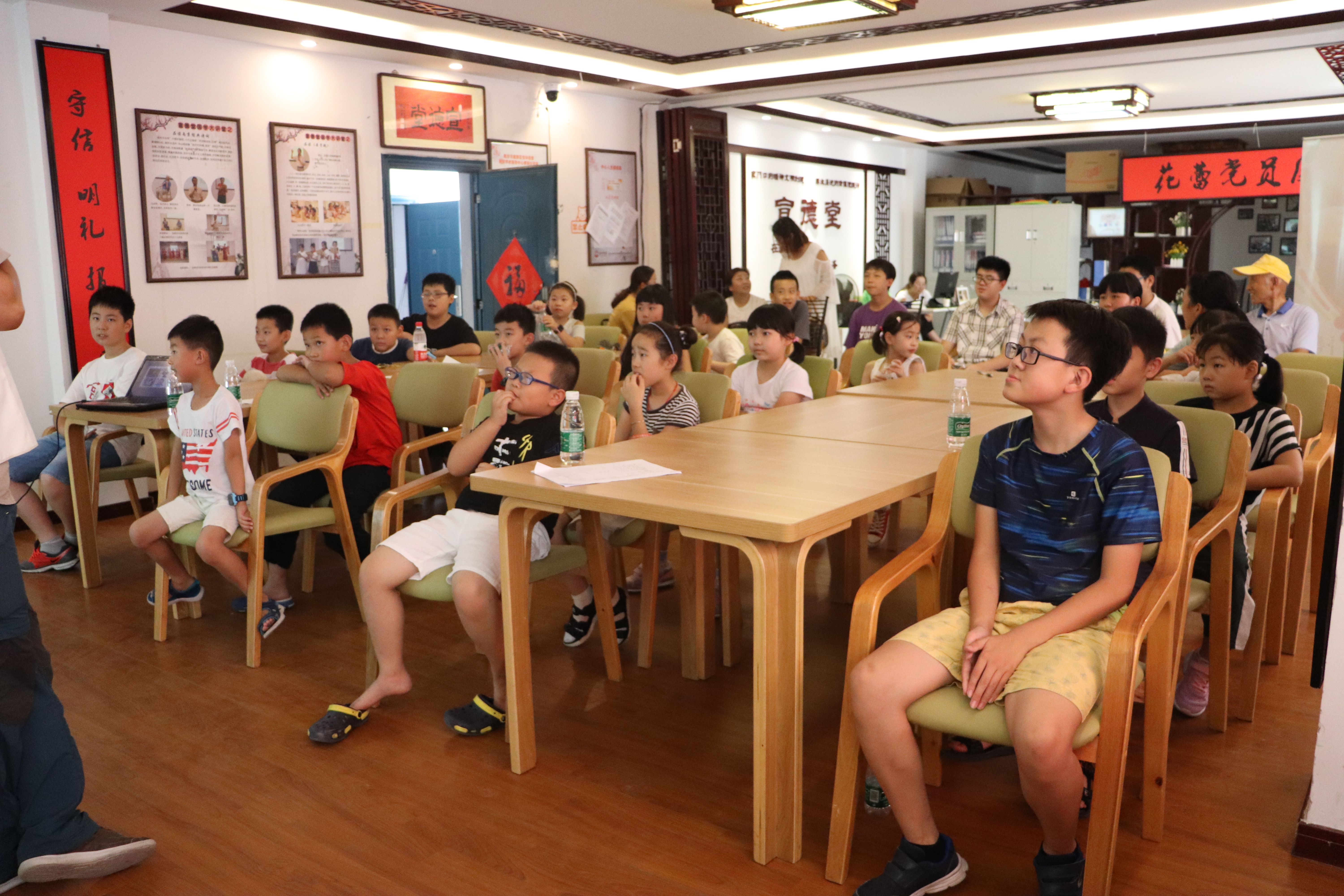 蓓蕾社区暑期青少年系列活动结业仪式暨表彰大会