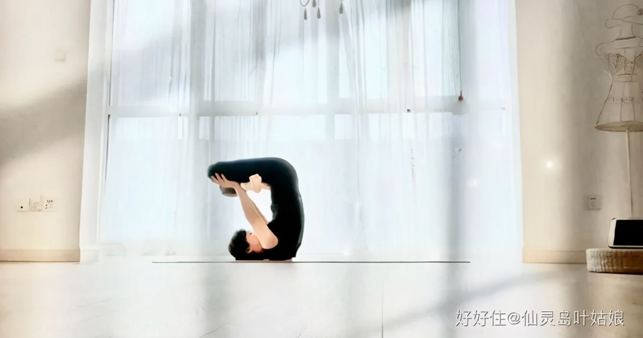 客厅不放家具怎么布置,客厅不大怎样摆家具