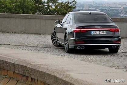 奥迪s82021款60tfsi尊贵版,2022款全新奥迪s83.0t