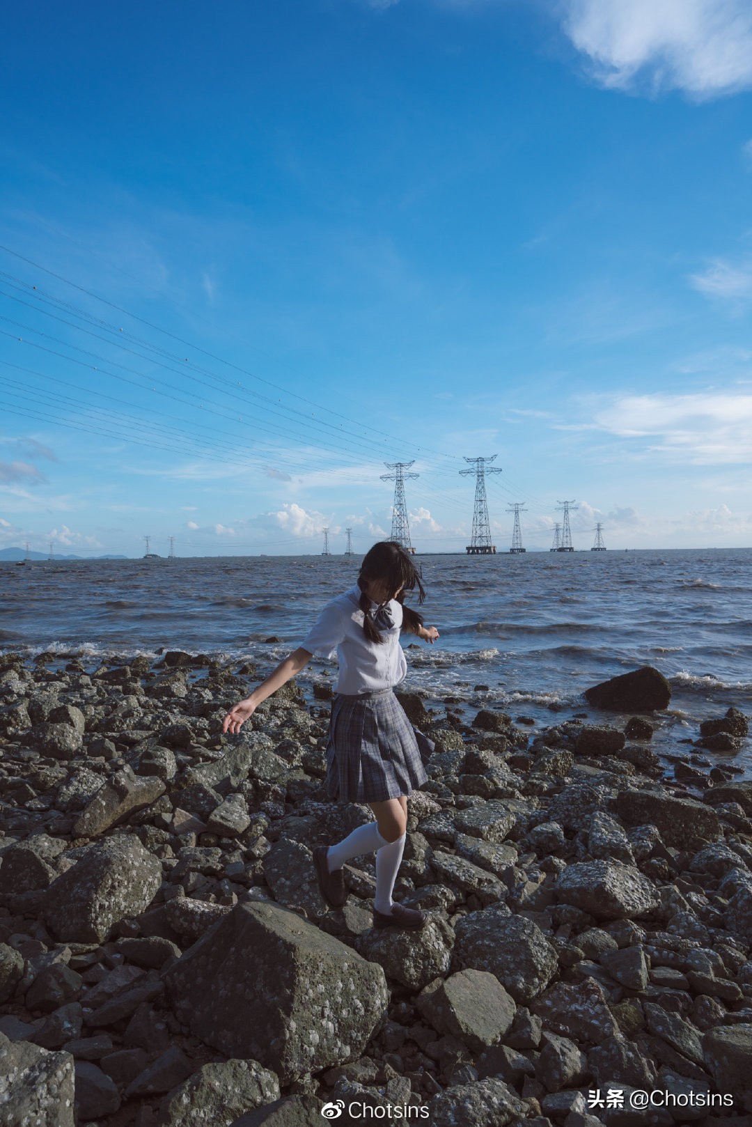 海边落日写真少女感,外景活力少女写真