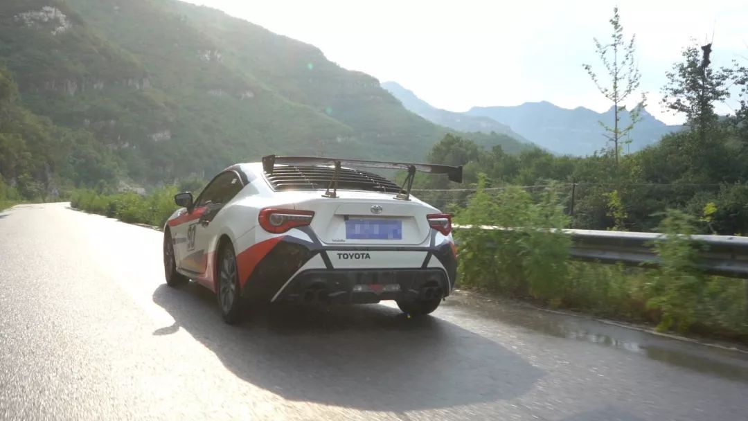 皮实耐用操控性好的手动挡车型,一万块钱的两厢车手动挡试驾感受