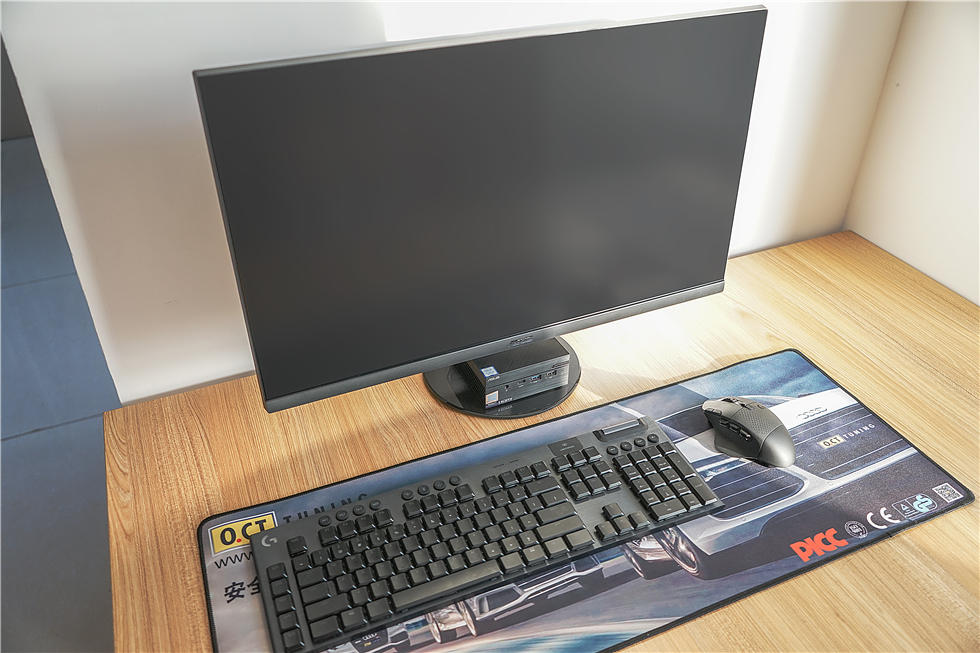 华硕超薄上网本,方便学习用的小计算机小巧