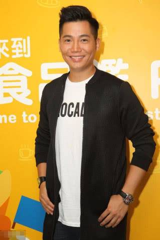 TVB小生同性感妈妈首次同台演出直言最大压力是抱起她