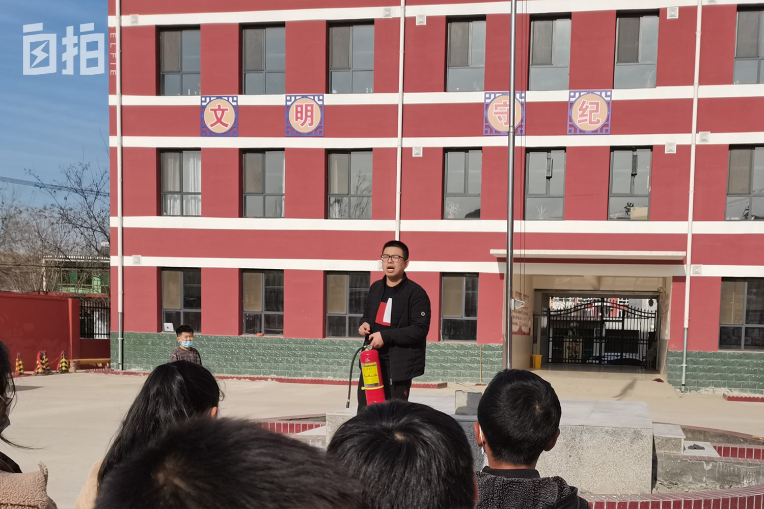 程序员35岁当小学老师,程序员回县城当老师怎么样