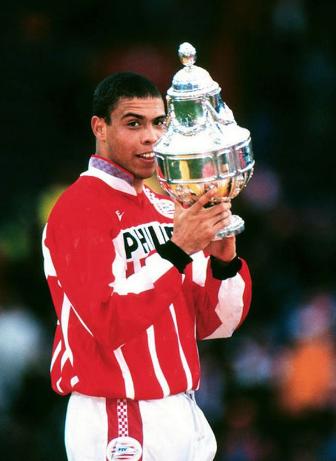 天下足球催泪旁白,天下足球催泪解说员是谁