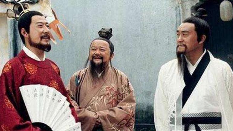 皇帝随口出了一个上联众人答不出,皇帝出对联封秀才