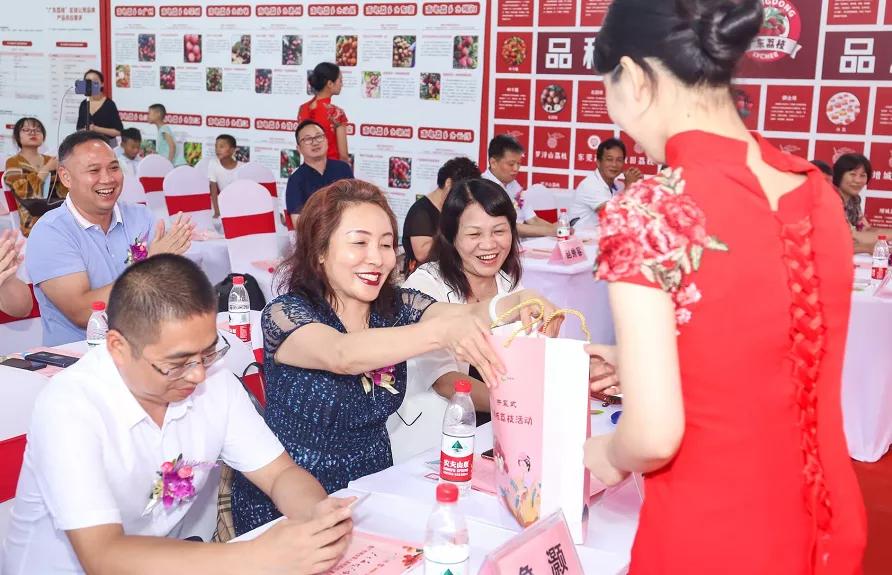 C位出道亮相山城！连续霸榜的广东荔枝到底有啥魔力？