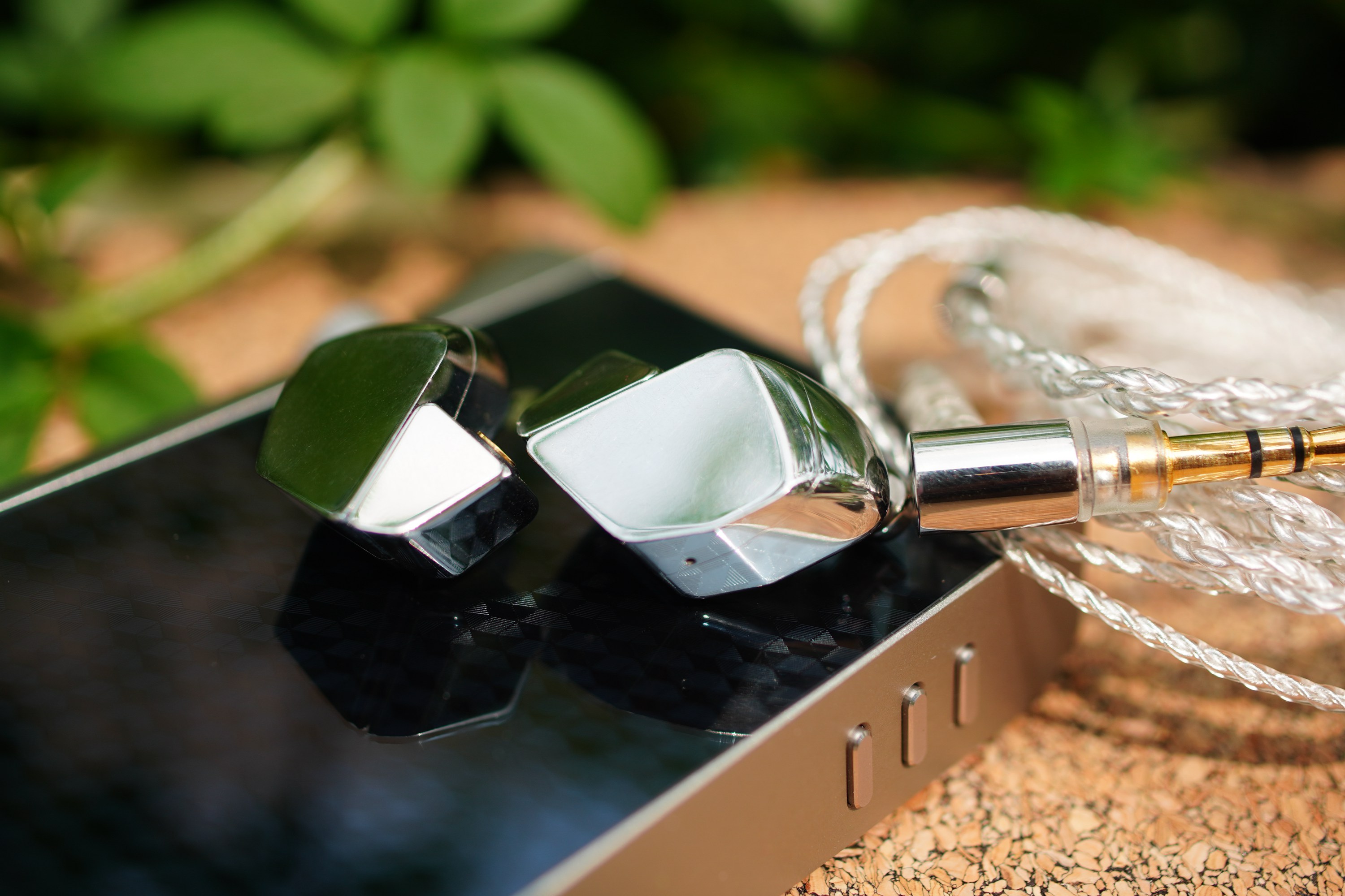 ​​一条很“铍”的耳机聊聊FINALAUDIOA8000的使用感受