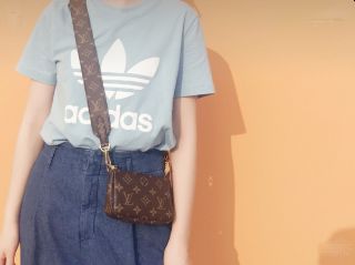 男人女人你们应该如何看待这些包，难道是贫穷限制了我的想象吗？