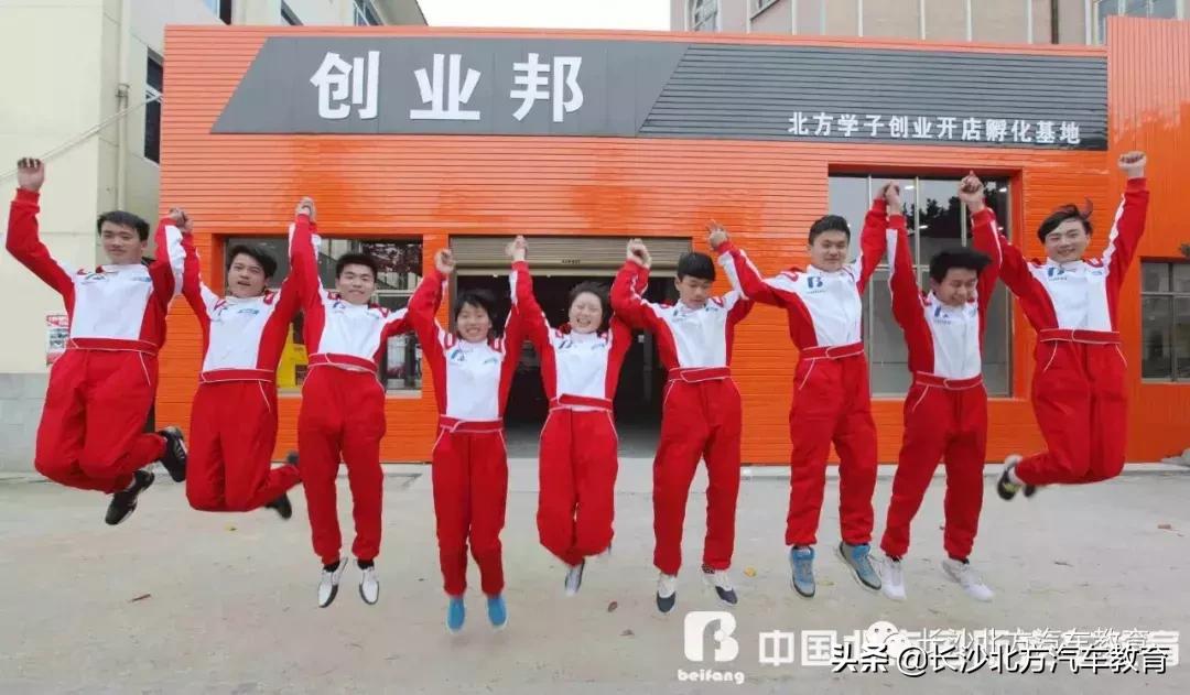 汽车打蜡封釉镀膜多少钱,车漆有划痕打蜡还是镀晶镀膜封釉