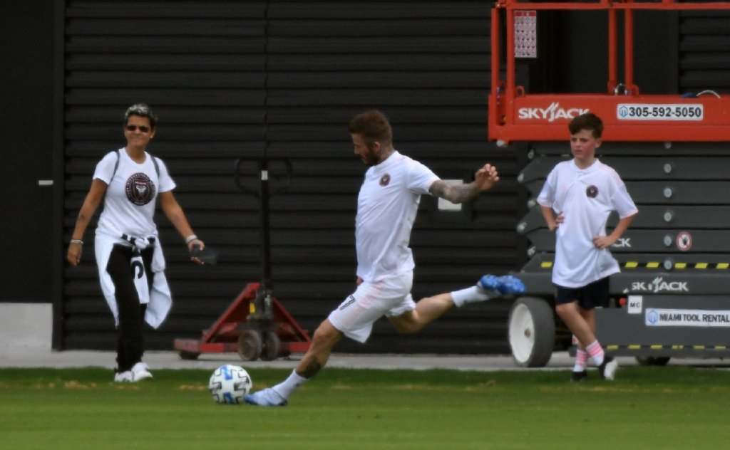 45岁贝克汉姆颜值巅峰,贝克汉姆三儿子肌肉